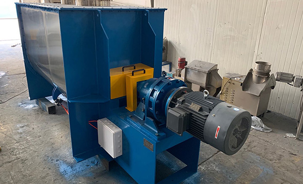 WLD-4P臥式螺帶混合機(jī)成功發(fā)往山東