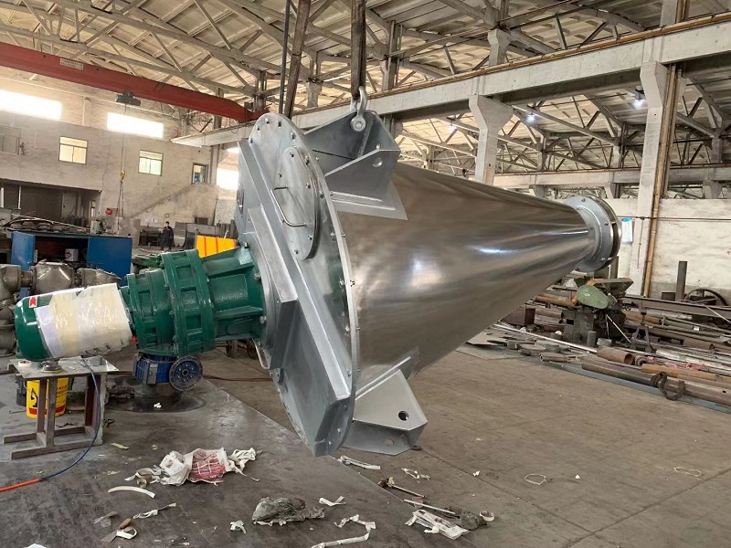 無(wú)錫中銀0.5P雙螺旋錐形混合機(jī)成功發(fā)往山東