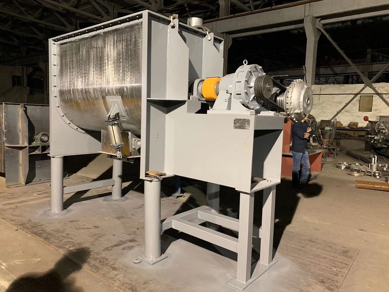 無(wú)錫中銀機(jī)械1.8P螺帶混合機(jī)成功發(fā)往浙江紹興